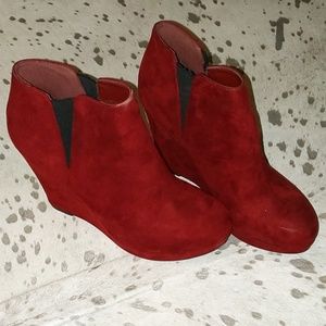 Maroon wedges